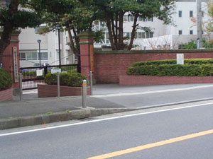 旧横須賀重砲兵連隊営門