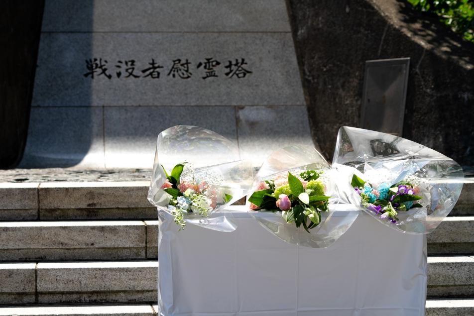 慰霊塔代表献花3