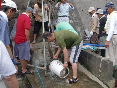 新町町内会の井戸再生の様子