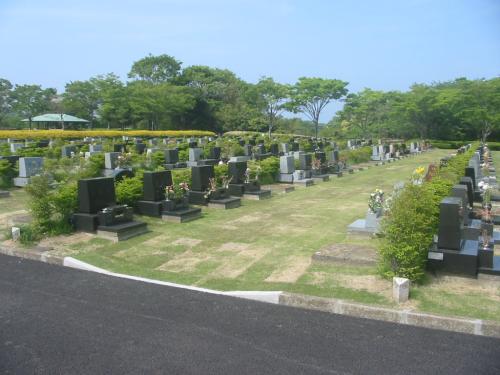 芝生墓地