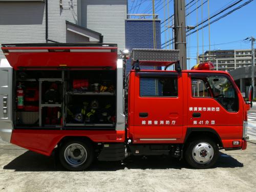 運転席側(救助資機材)