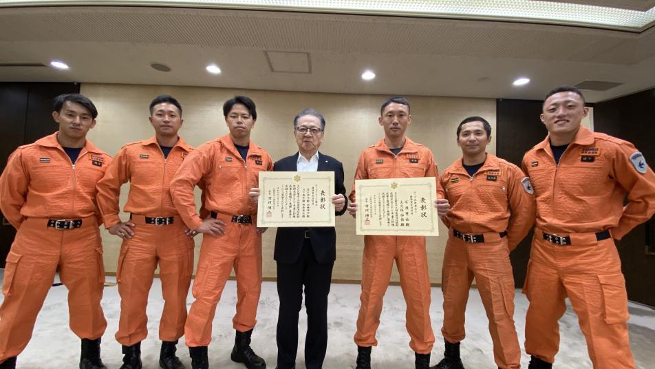 横須賀市長と大会出場隊員