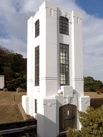 逸見浄水場配水池東入口